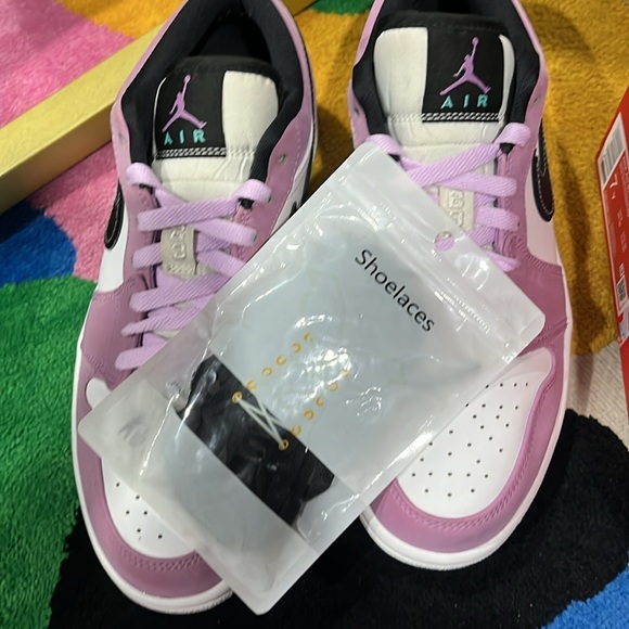 Gently used air Jordan shoes for women lilac white and black very cool pair - Picture 10 of 11